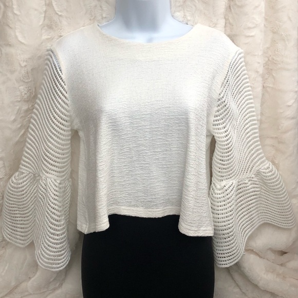 White Bell Sleeve Cropped Blouse NWOT - Picture 4 of 5